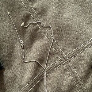 Ladies jones of New York necklace new round stone with chain